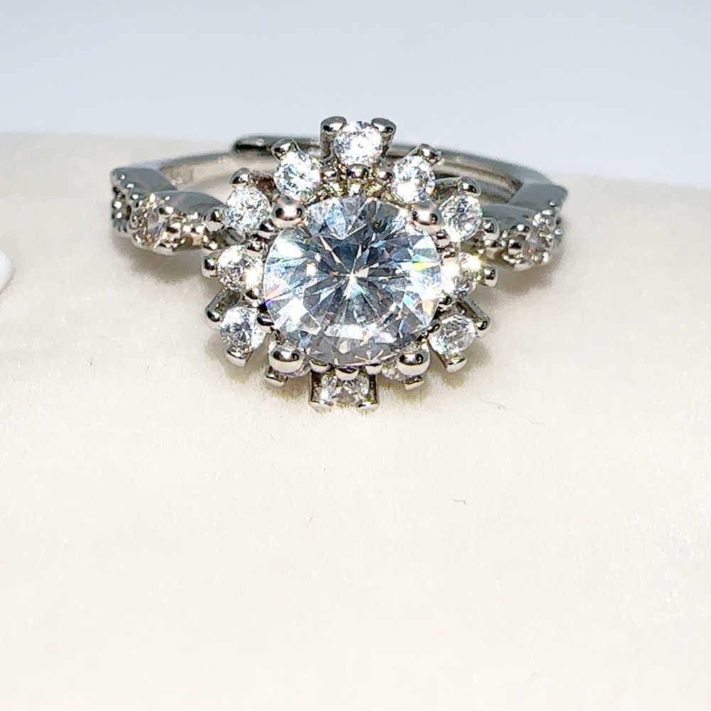 Silver Ring with 2.0 CT Diamond Simulate & Moissanite